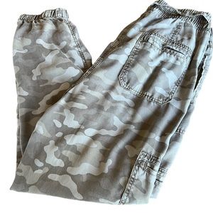 American Eagle camo joggers SZ Medium